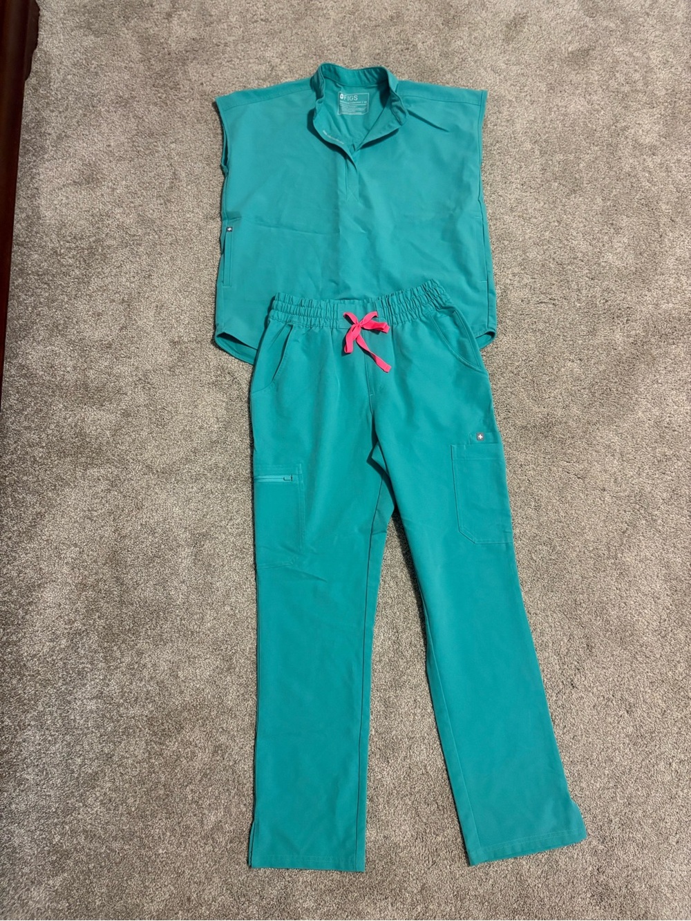 FIGS Technical Collection Women's teal Blue scrubs top XS pant small